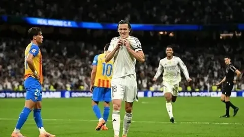 “郧县人头骨化石百万年之谜揭晓，复原形象首次公开展露”